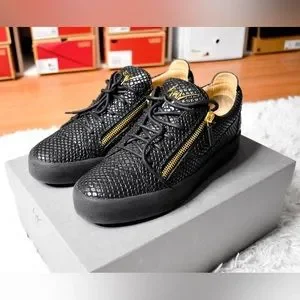 giuseppe zanotti ファー付きブラックスエードブーティ giuseppe zanotti ファー付きブラックスエードブーティ Giuseppe
